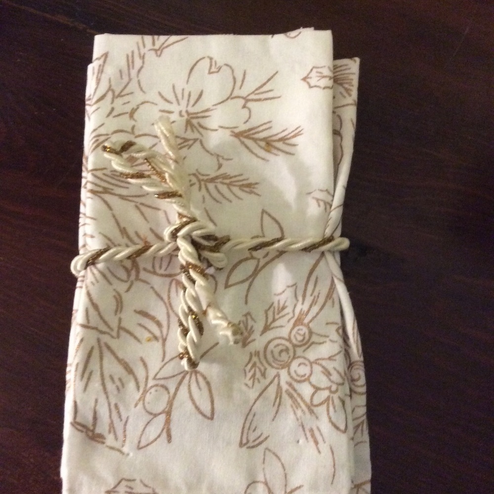 4 April Cornell Gold Poinsettia Christmas napkins